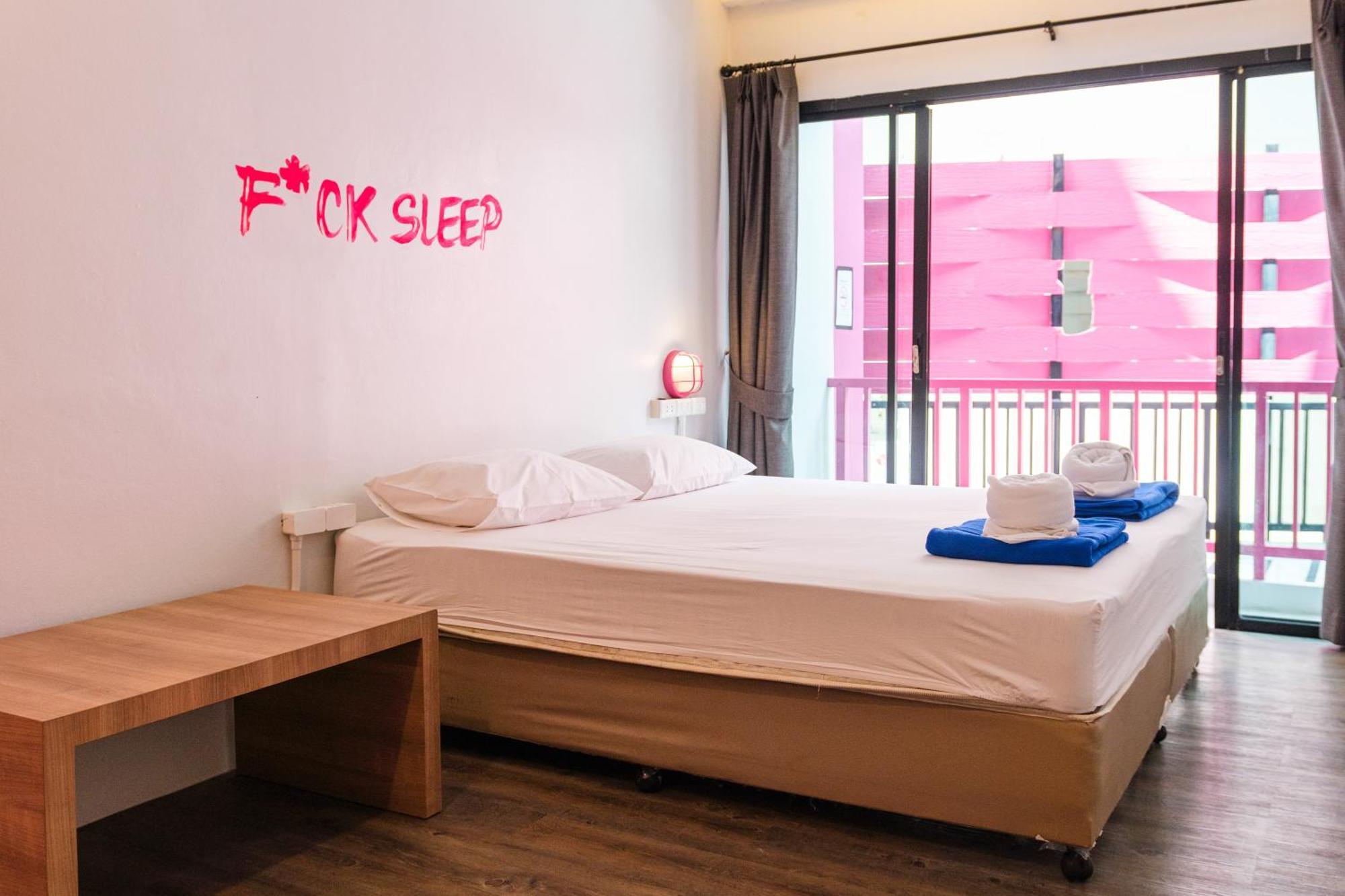 Auberge de jeunesse Slumber Surf Phuket Kata Extérieur photo