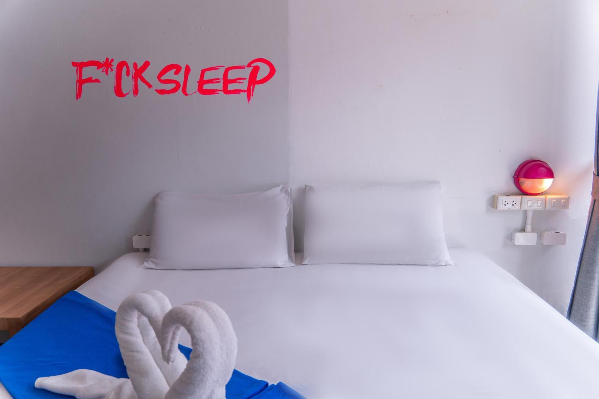 Auberge de jeunesse Slumber Surf Phuket Kata Extérieur photo