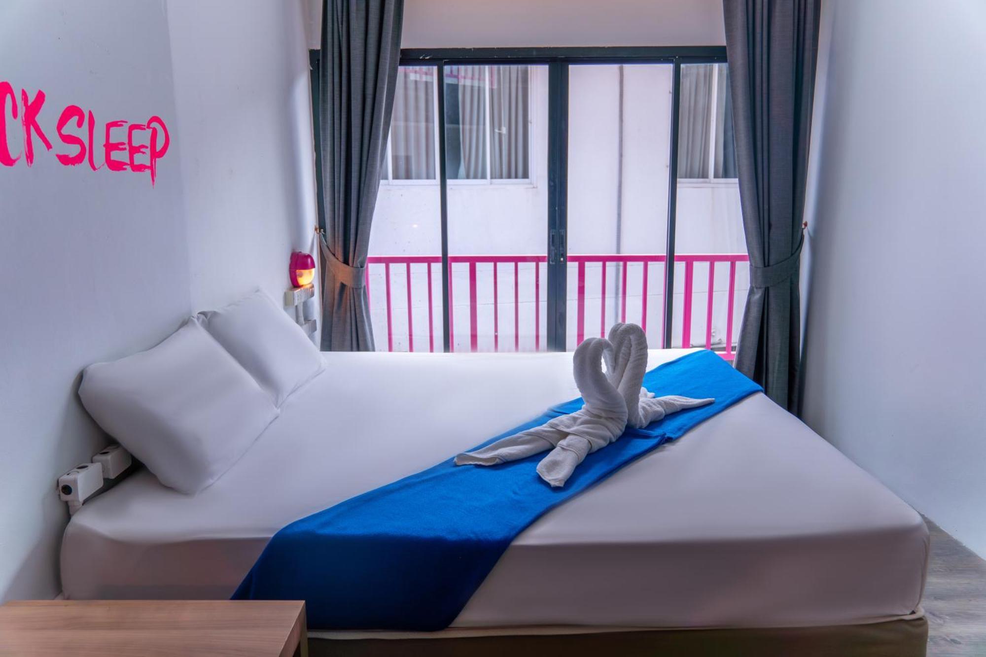 Auberge de jeunesse Slumber Surf Phuket Kata Extérieur photo