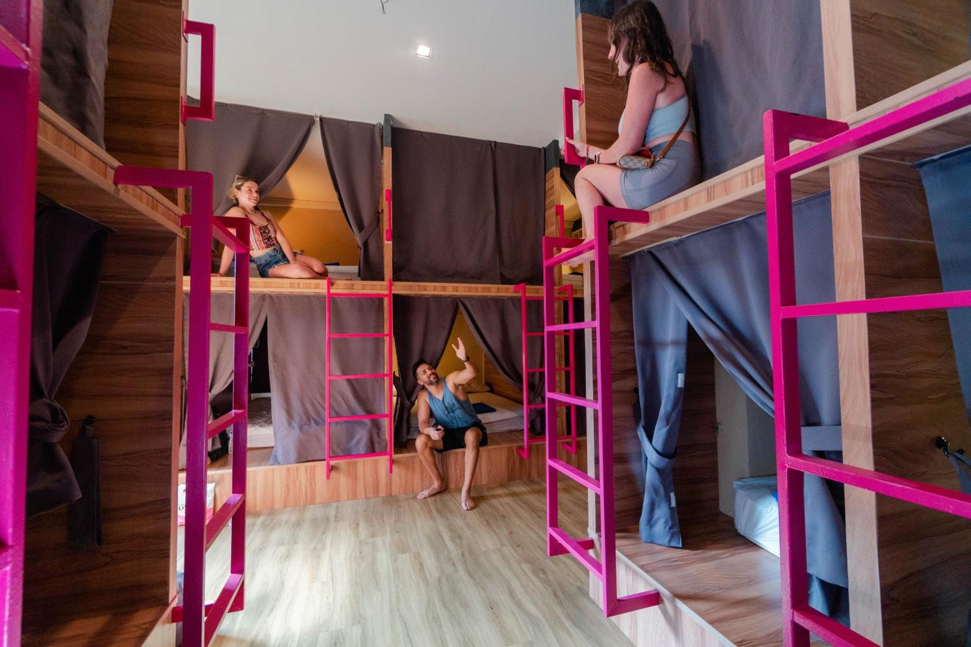 Auberge de jeunesse Slumber Surf Phuket Kata Extérieur photo